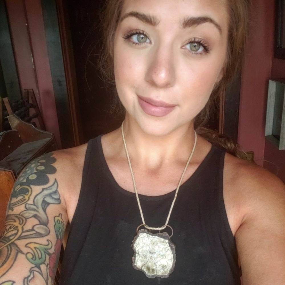 Meet your Posher, Olivia